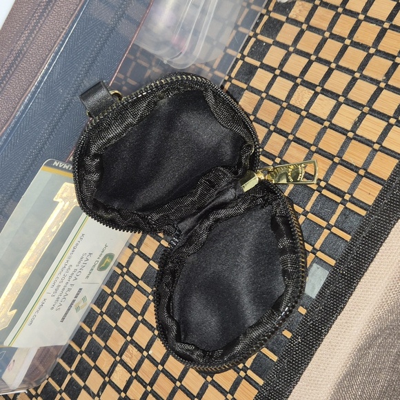 Coin Coach Case - Picture 2 of 2